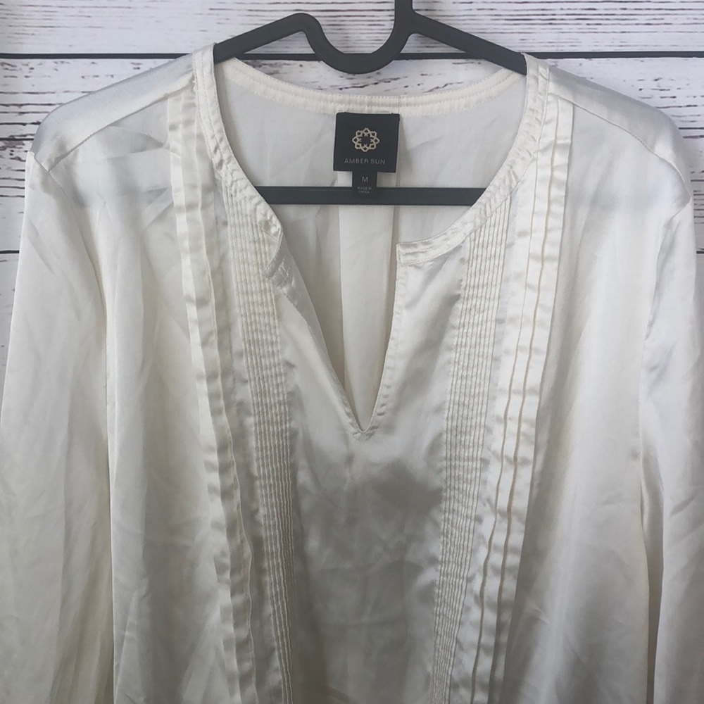 Amber Sun‎ ivory pleated blouse